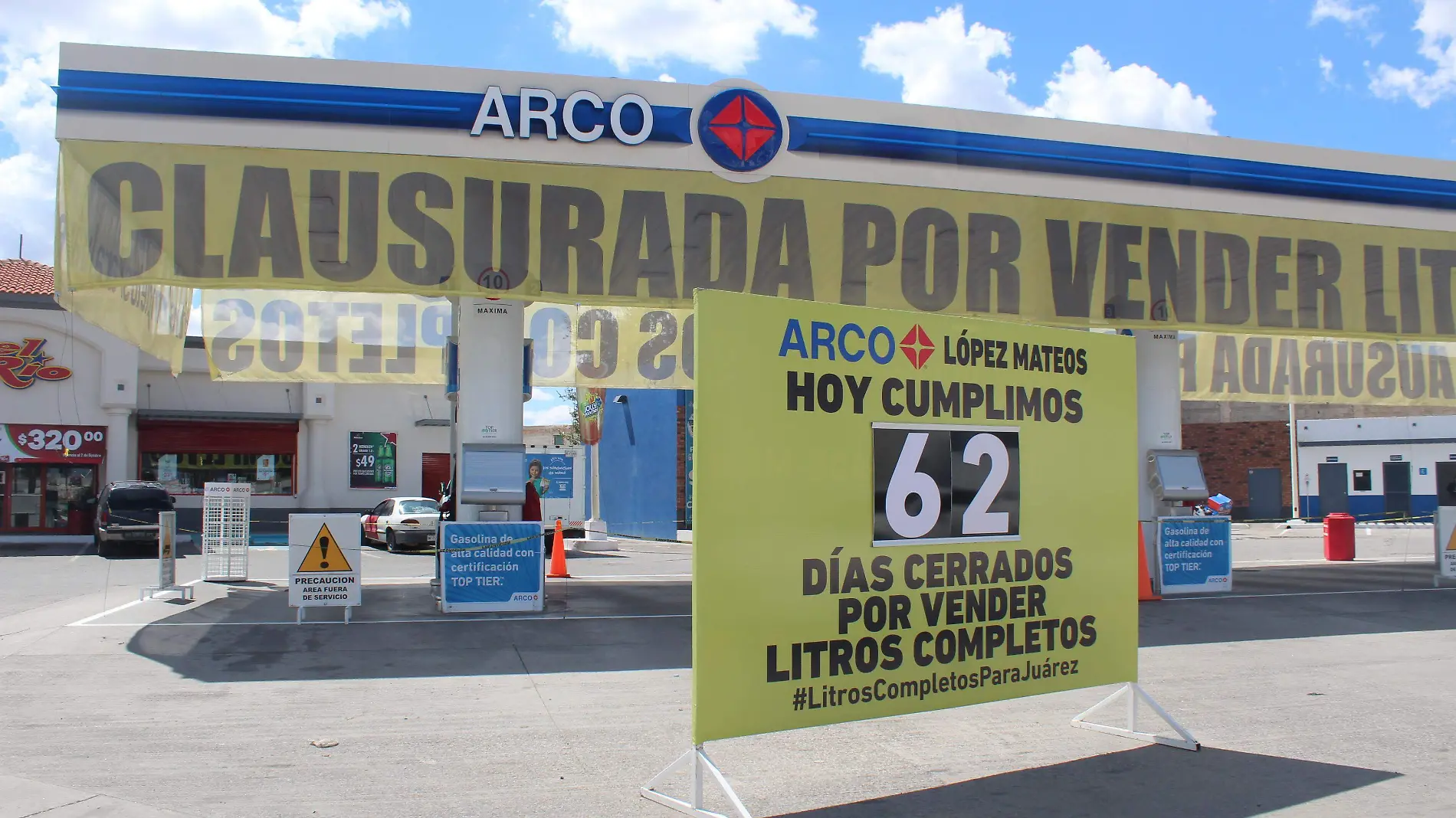 gasolinera arco clausurada en av. lopez mateos. olga casas (4)